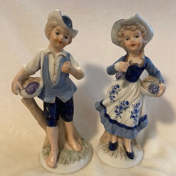 Blue and White ~ Farm Couple Porcelain Figurines ~ Vintage ~ Taiwan - Picture 1 of 8